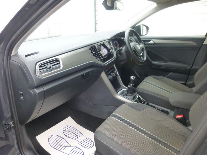 VOLKSWAGEN T-ROC