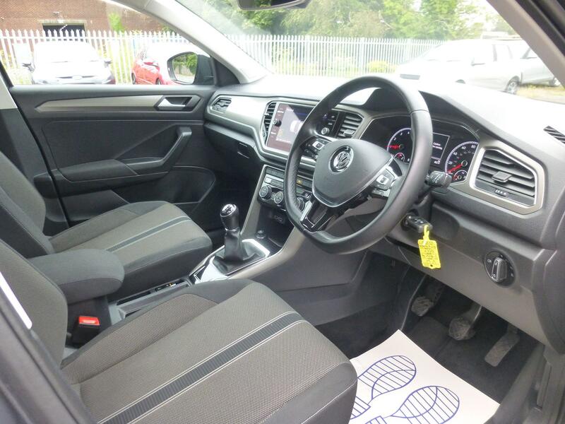 VOLKSWAGEN T-ROC