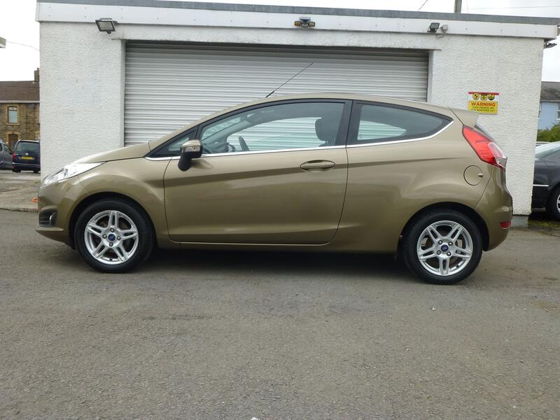 View FORD FIESTA 1.0 T 100 BHP ZETEC EDITION EURO5 ULEZ COMPLIANT £20 ROAD TAX